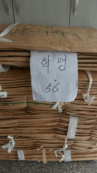 ▲군동면 학평마을에 공급된 벼 포장재(사진제공=강진군)