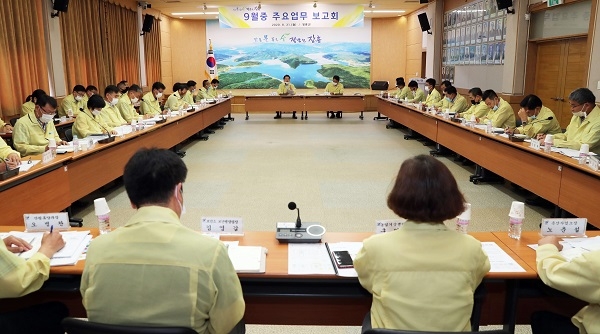 ▲장흥군이 9월 1일을 기점으로‘인(In) 코로나 비상 행정’ 체제에 돌입한다.(사진제공=장흥군)