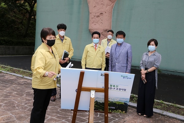 ▲전동평 영암군수는 우리 군 지역 현안 사업의 필요성에 대해 상세히 설명하고 국비 확보에 적극적인 지원을 요청했다.(사진제공=영암군)