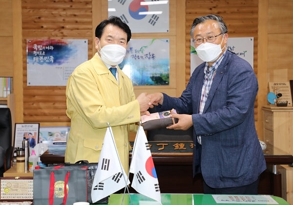 ▲장흥군과 한국수자원공사가 친환경 병물공장(Eco Factory)과 지역 물복지 실현을 위해 MOU를 체결했다.(사진제공=장흥군)