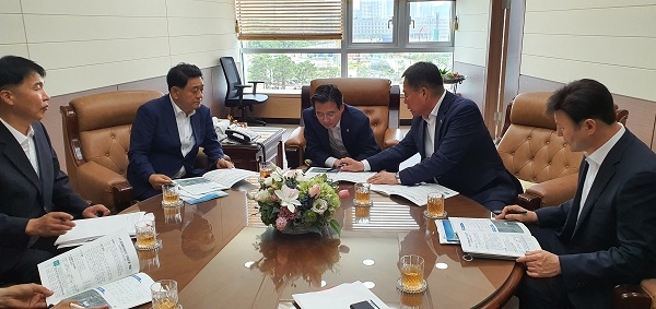 ▲무안군은 주요 현안사업에 대하여 기획재정부와 행정안전부 등 정부부처와 국회를 방문했다.(사진제공=무안군)