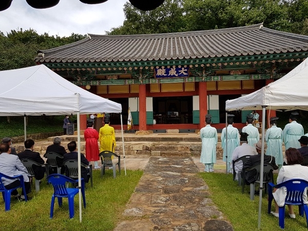 ▲광양향교는 지난 21일 광양향교 대성전에서 ‘2020년 추기 석전대제’를 개최했다.(사진제공=광양시)