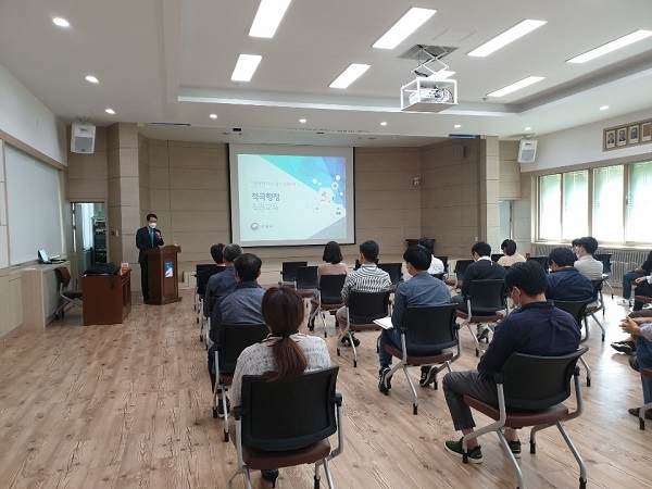 ▲구례군은 8일 구례군청 3층 대회의실에서 전 직원을 대상으로 적극행정․혁신 직장교육을 실시했다.(사진제공=구례군)