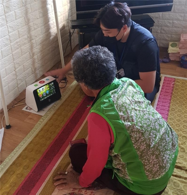 ▲전라남도가 65세이상 홀로사는 어르신 등 9800세대를 대상으로 응급안전안심서비스를 확대 보급한다.(사진제공=전라남도)