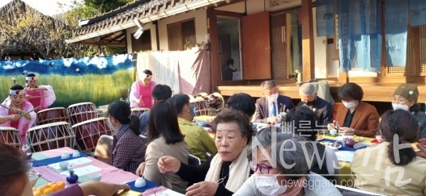 ▲전남 보성 다전마을에서 30일 오후 깊어가는 가을, 보성 차와 시낭송이 함께하는 가을 음악회가 열렸다(사진=이기장 기자)