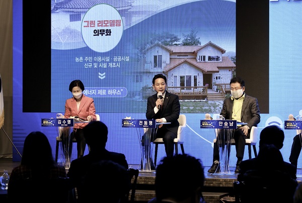 ▲전동평 영암군수는 지난 5일 2020 좋은 일자리 포럼에 참석했다.(사진제공=영암군)