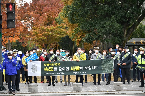 ▲담양군은 6일 ‘고맙습니다. 교통안전 캠페인’을 펼쳤다.(사진제공=담양군)