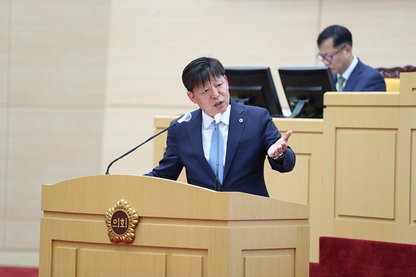▲전라남도의회 교육위원회 김정희 의원은 10일 전라남도교육청 소관 행정사무감사에서 특수목적사업 집행의 문제점과 관리 소홀을 지적하고 사업평가 시스템 개선을 촉구했다.(사진제공=전남도의회)