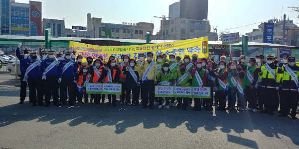 ▲목포시는 ‘고맙습니다’ 교통안전릴레이 캠페인을 전개했다.(사진제공=목포시)