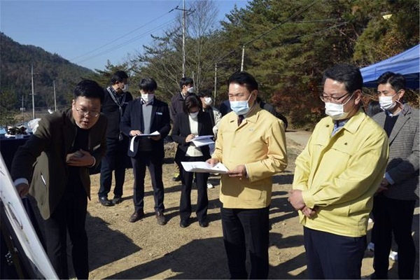 ▲지난 16일 재배시험장에서 ‘약용버섯 지역적응 시험성과’에 대한 현장보고회를 가졌다.(사진제공=장흥군)