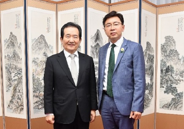 ▲김철우 보성군수는 지난 18일 정세균 국무총리와의 간담회에 갖고 기념촬영을 하고 있다.(사진제공=보성군)
