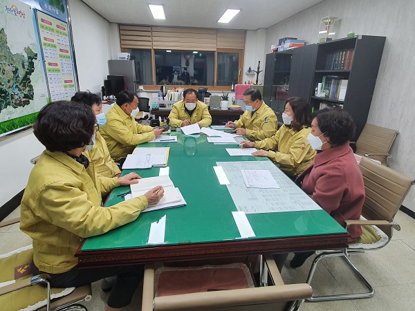 ▲영광군은 영산선학대학교에서 23일 코로나19 확진자 3명 발생에 따라 긴급대책 회의를 가졌다.(사진제공=영광군)