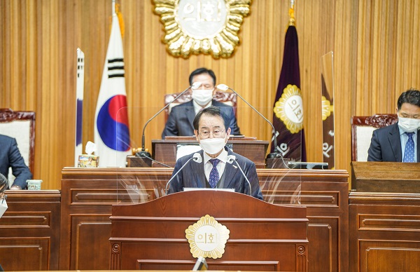 ▲김종식 목포시장이 25일 열린 제362회 목포시의회 제2차 정례회에서 내년도 시정 운영방향을 제시했다.(사진제공=목포시)