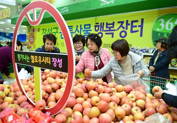 ▲장성군이 오는 3일부터 13일까지 광주 신세계백화점에서 농특산물 직거래장터를 연다.(사진제공=장성군)