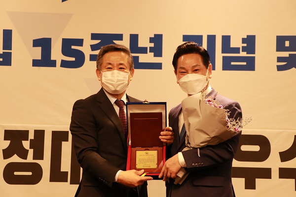 ▲전동평 영암군수는 ‘2020 우수 지방자치단체장상’을 수상했다.(사진제공=영암군)