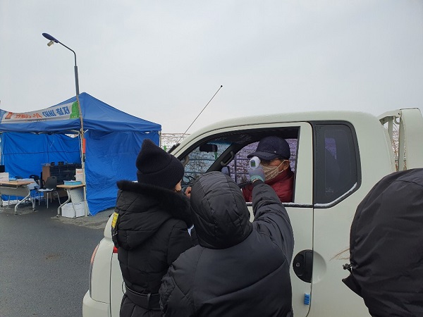 ▲영암군은 영암축협 가축경매시장 개장 방역 지도점검을 실시했다.(사진제공=영암군)