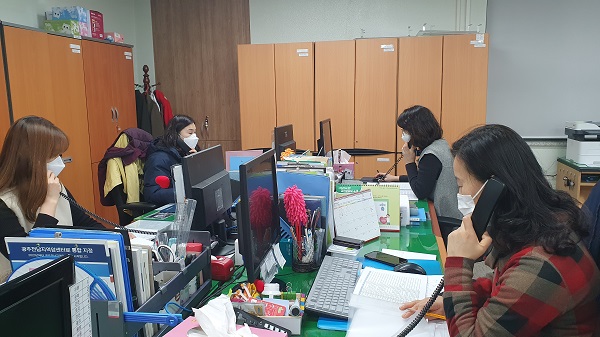 ▲구례군이 동절기 한파 피해가 우려되는 건강취약계층을 대상으로 비대면 집중 방문건강관리에 나섰다.(사진제공=구례군)