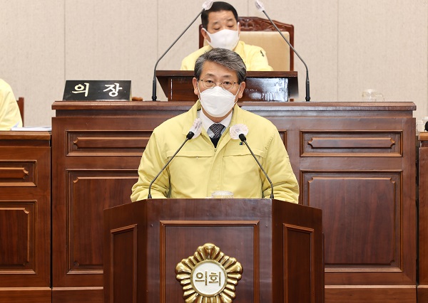 ▲추경예산안을 제안설명하는 김순호 구례군수(사진제공=구례군)