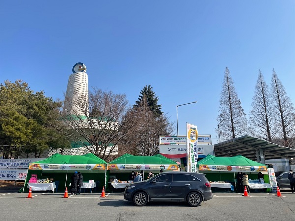 ▲광양시가 설 명절을 맞이해 ‘농·특산물 드라이브스루 장터’를 운영한다.(사진제공=광양시)