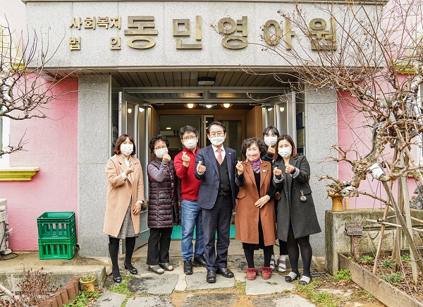 ▲김종식 목포시장이 설 명절을 맞아 사회복지시설을 방문했다.(사진제공=목포시)