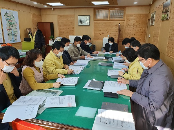 ▲2일 이상심 부군수 주재로 설 명절 종합대책 보고회를 개최했다.(사진제공=강진군)