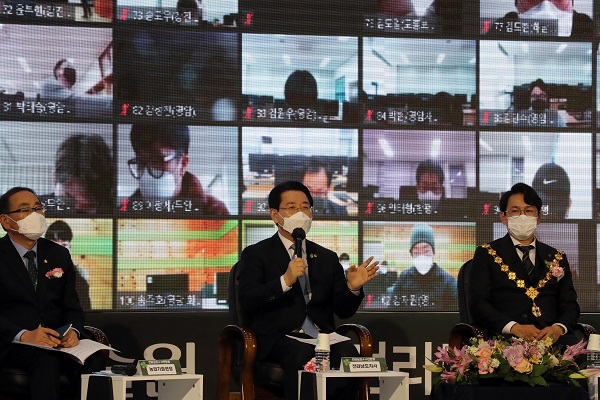 ▲김영록 전라남도지사는 16일 전라남도4-H연합회원과 간담회를 가졌다.(사진제공=전라남도)