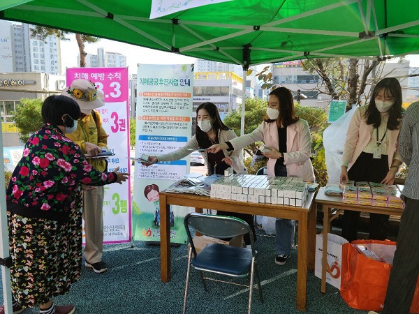 ▲남구는 23일 치매 인식을 개선하고, 주민들에게 치매 관련 다양한 정보를 제공하기 위해 SNS 홍보단원으로 활동할 주민을 공개모집한다.(사진제공=남구)