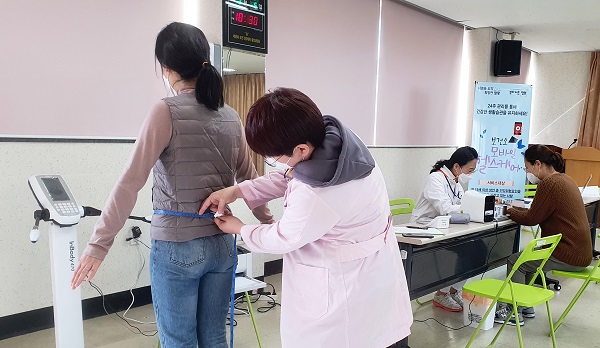 ▲모바일 헬스케어 사업 상담 등 진행 모습(사진제공=함평군)