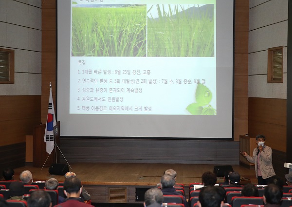 ▲지난 16일 개최한 새청무 재배기술 교육 장면(사진제공=강진군)