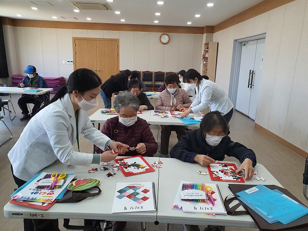 ▲담양군은 지난 23일 재가장애인을 대상으로 ‘뇌병변 장애인 동행 프로그램’을 운영했다.(사진제공=담양군)