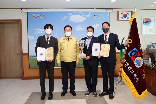 ▲무안군청 직장검도단은 ‘제25회 추계 전국 실업검도대회’에 출전하여 단체전 준우승과 남자3단부 개인전 우승을 거머쥐었다.(사진제공=무안군)