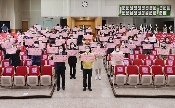 ▲광주 동구는 지난 6일  ‘친구! 백세까지 함께 걷세!’ 발대식을 개최했다.(사진제공=동구)