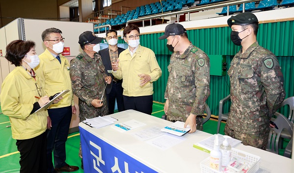 ▲보성군은 보성다향체육관에 코로나19 예방접종센터를 구축하고 지난 7일 최종 준비사항 점검을 위한 모의훈련을 실시했다.(사진제공=보성군)