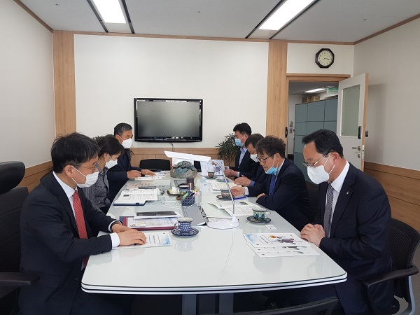 ▲명현관 해남군수는 지난 14일 정부세종청사를 방문, 김현수 농림축산식품부 장관을 면담하는 등 주요 현안사업에 대한 국비 지원을 건의했다.(사진제공=해남군)