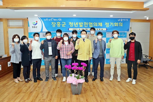 ▲장흥군은 지난 20일 청년들의 목소리를 정책에 담아내기 위한 ‘청년발전협의체 정기회의’를 개최했다.(사진제공=장흥군)