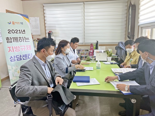 ▲장흥군은 지역 맞춤형 규제 개혁을 위해 ‘함께하는 지방규제 상담센터’를 운영 중에 있다.(사진제공=장흥군)