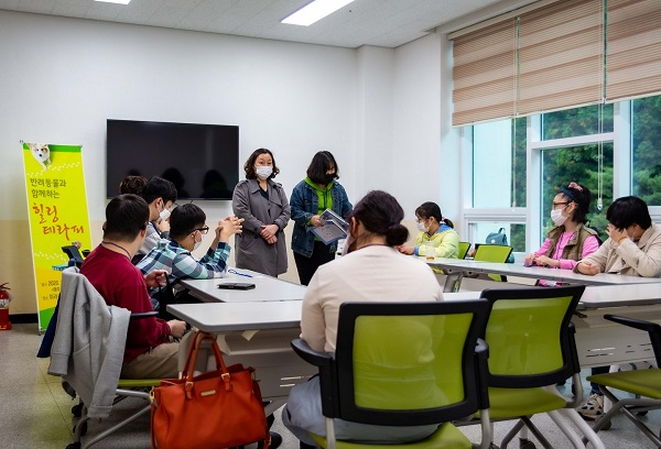 ▲장애인 평생학습도시(반려동물 힐링테라피 프로그램)(사진제공=순천시)