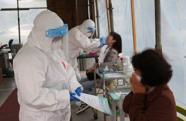 ▲전남 함평군이 코로나19 선제검사와 사전 밀접접촉자 파악 등을 통해 바이러스 추가 확산 방지에 선제적으로 대응하고 있다(사진제공=함평군)