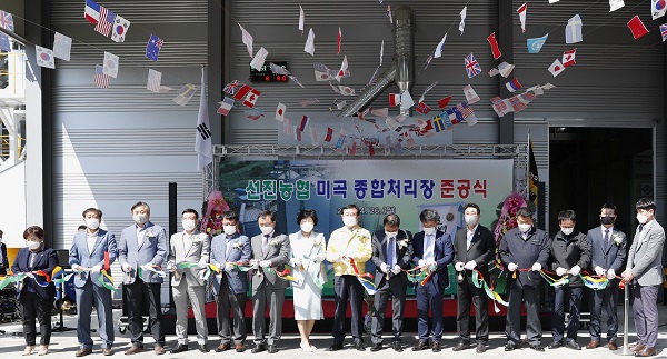 ▲진도군은 선진농협 미곡종합처리장(RPC) 시설 공사를 완료하고 최근 준공식을 가졌다.(사진제공=진도군)