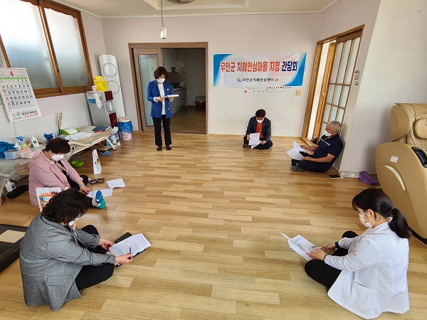 ▲무안군은 28일 운남면 하묘2리 둔전마을을 무안군 제3호 치매안심마을로 지정하기 위한 간담회를 개최했다.(사진제공=무안군)