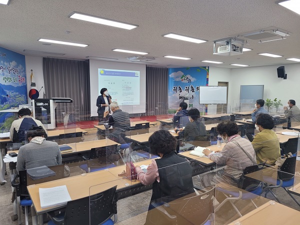 ▲구례군은 지난달 30일 ‘HACCP 적용업소 운영관리를 위한 개인 및 시설의 위생 및 안전 사용’ 교육을 실시했다.(사진제공=구례군)