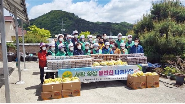 ▲장흥군 유치면 새마을부녀회는 지난 2일 사랑의 밑반찬 나눔 봉사 활동을 펼쳤다.(사진제공=장흥군)