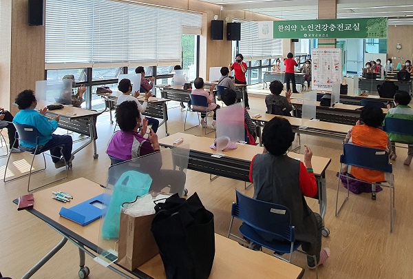 ▲담양군은 심뇌혈관 질환, 치매예방 등 건강관리를 위한 노인 건강충전교실을 운영한다.(사진제공=담양군)