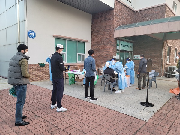 ▲영암군은 숨어있는 확진자를 찾아내기 위해 대대적인 선제검사를 추진했다(사진제공=영암군)