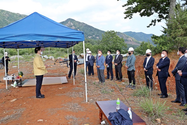 ▲로하스타운 조성사업 컨소시엄[(주)태창건설 외 3개사]은 지난 21일 안양면 로하스타운 39세대 사업장에서 안전기원제를 지냈다.(사진제공=장흥군)