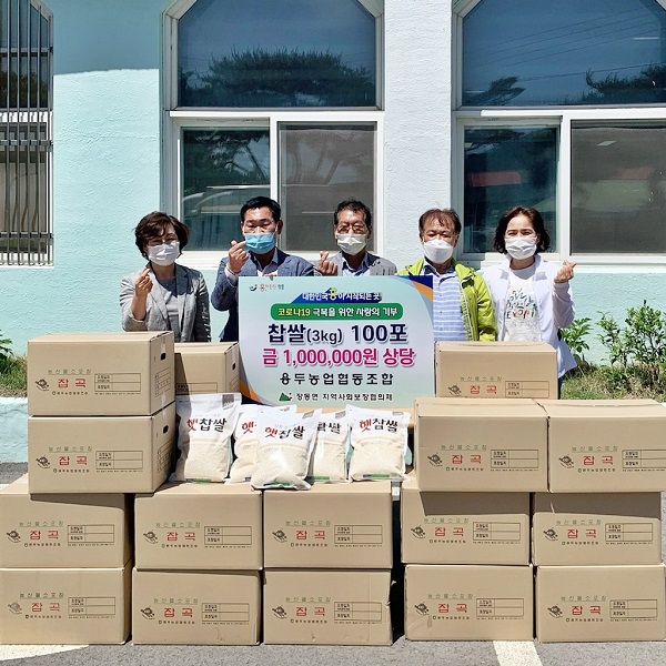 ▲장흥군 장동면 행정복지센터는 6월 ‘호국보훈의 달’을 맞이하여 독립운동 후손과 참전 유공자의 희생정신을 기리는 위문행사를 가졌다.(사진제공=장흥군)