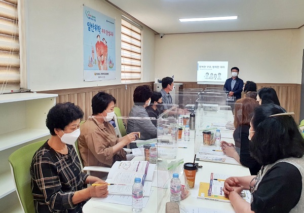 ▲장흥군은 9일 전남가정위탁지원센터와 함께 ‘일시가정위탁 예비위탁부모 양성교육’을 개최했다.(사진제공=장흥군)