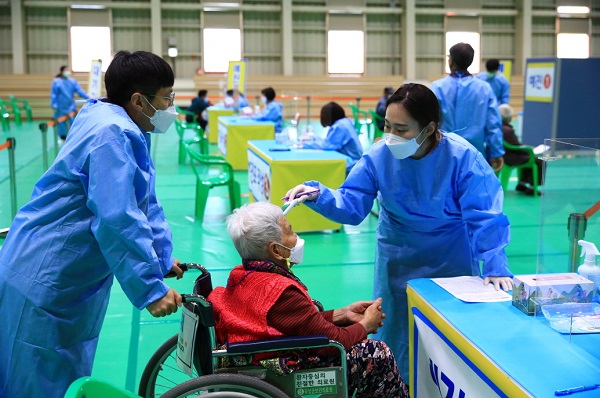 ▲곡성군이 군민 47.8%가 코로나19 백신 1차 접종을 완료하며 전남에서 가장 높은 접종률을 기록하고 있다.(사진제공=곡성군)