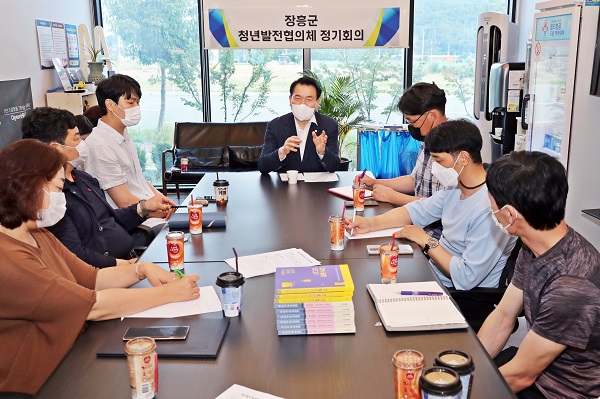 ▲‘장흥군 청년발전협의체’가 6월 정기회의를 가졌다.(사진제공=장흥군)
