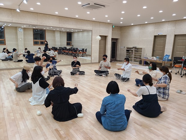 ▲강진청년 예술치유 지도사 양성 교육 장면(사진제공=강진군)